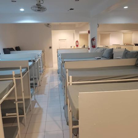 Dormitels.Ph Ermita Hostel Манила Стая снимка